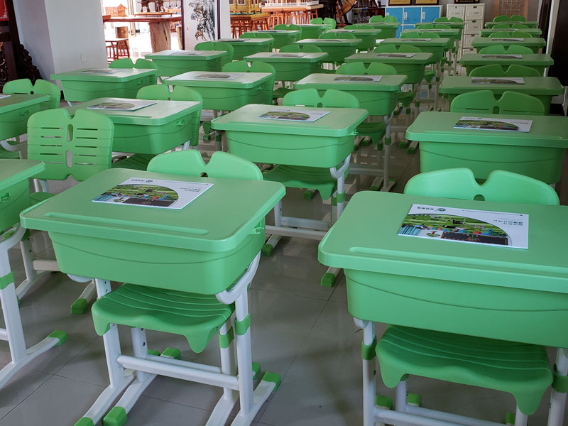 中小學生升降式課桌椅工程案例三
